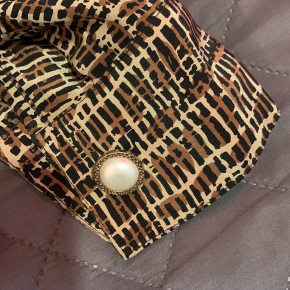 100% silk blouse by Reve. Like new. - Picture 3 of 3